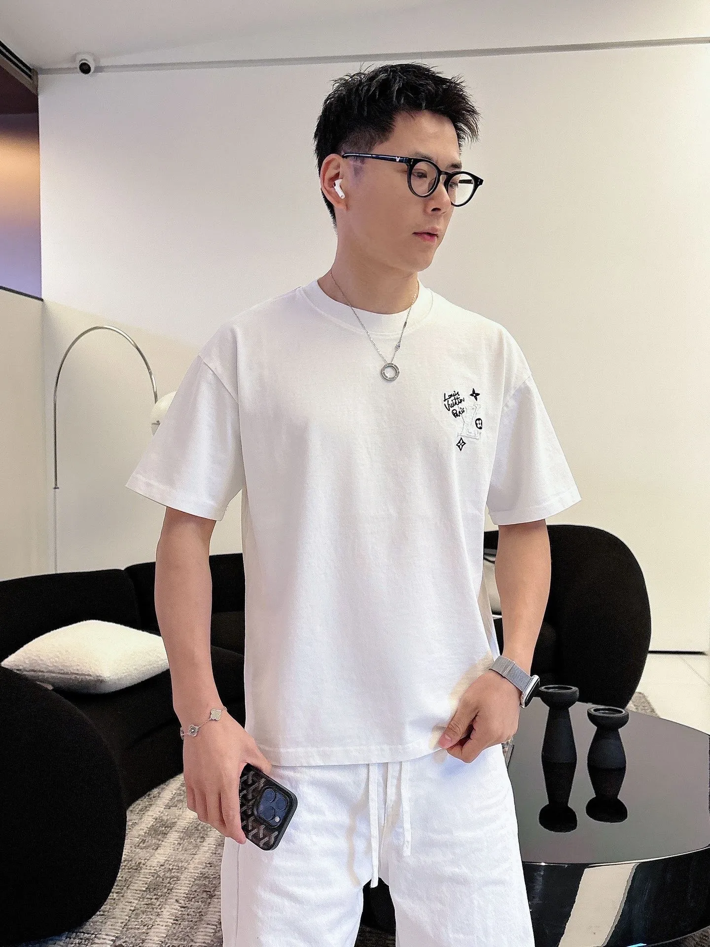 Louis Vuitton/ logo